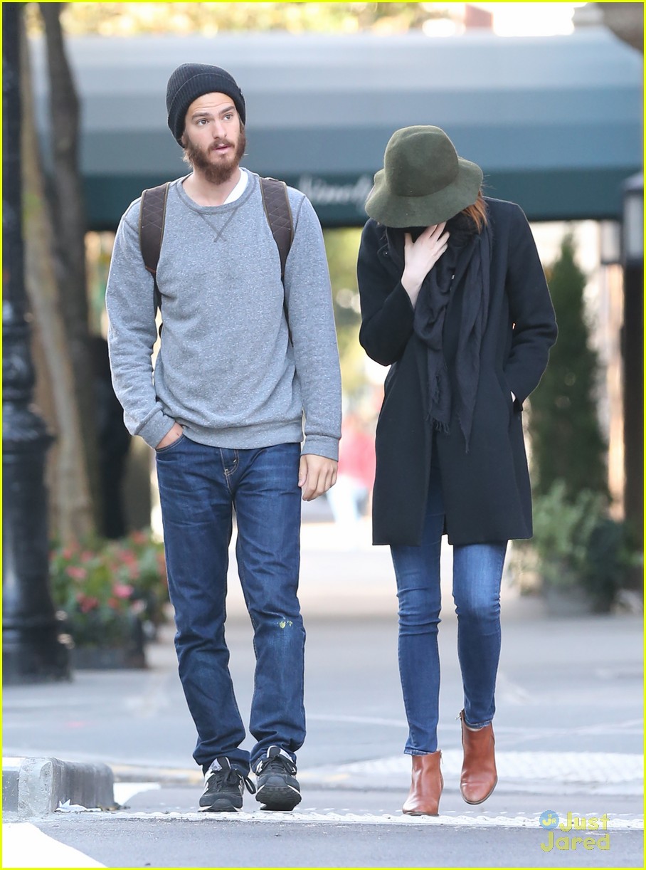 emma stone gets shy during stroll with andrew garfield 01