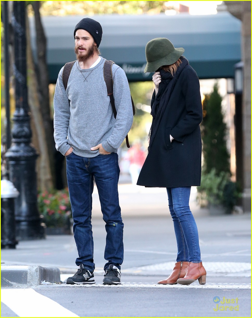 emma stone gets shy during stroll with andrew garfield 06