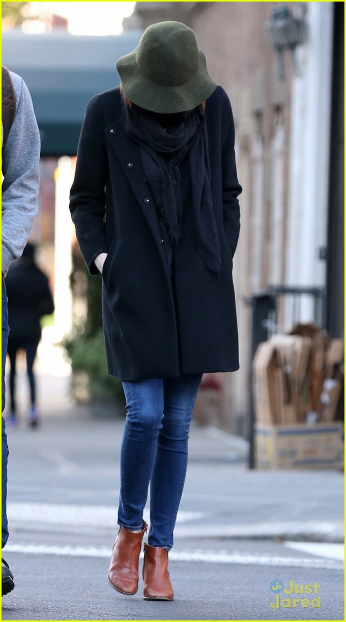emma stone gets shy during stroll with andrew garfield 11