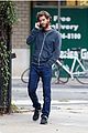 andrew garfield picks up important call 01