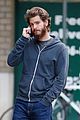 andrew garfield picks up important call 04