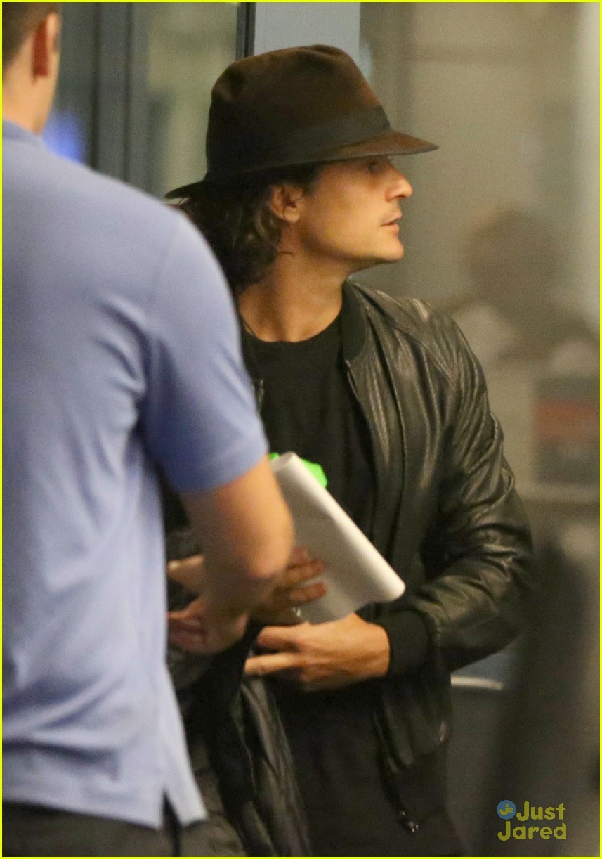 orlando bloom selena gomez walks steps apart from each other at the airport 02