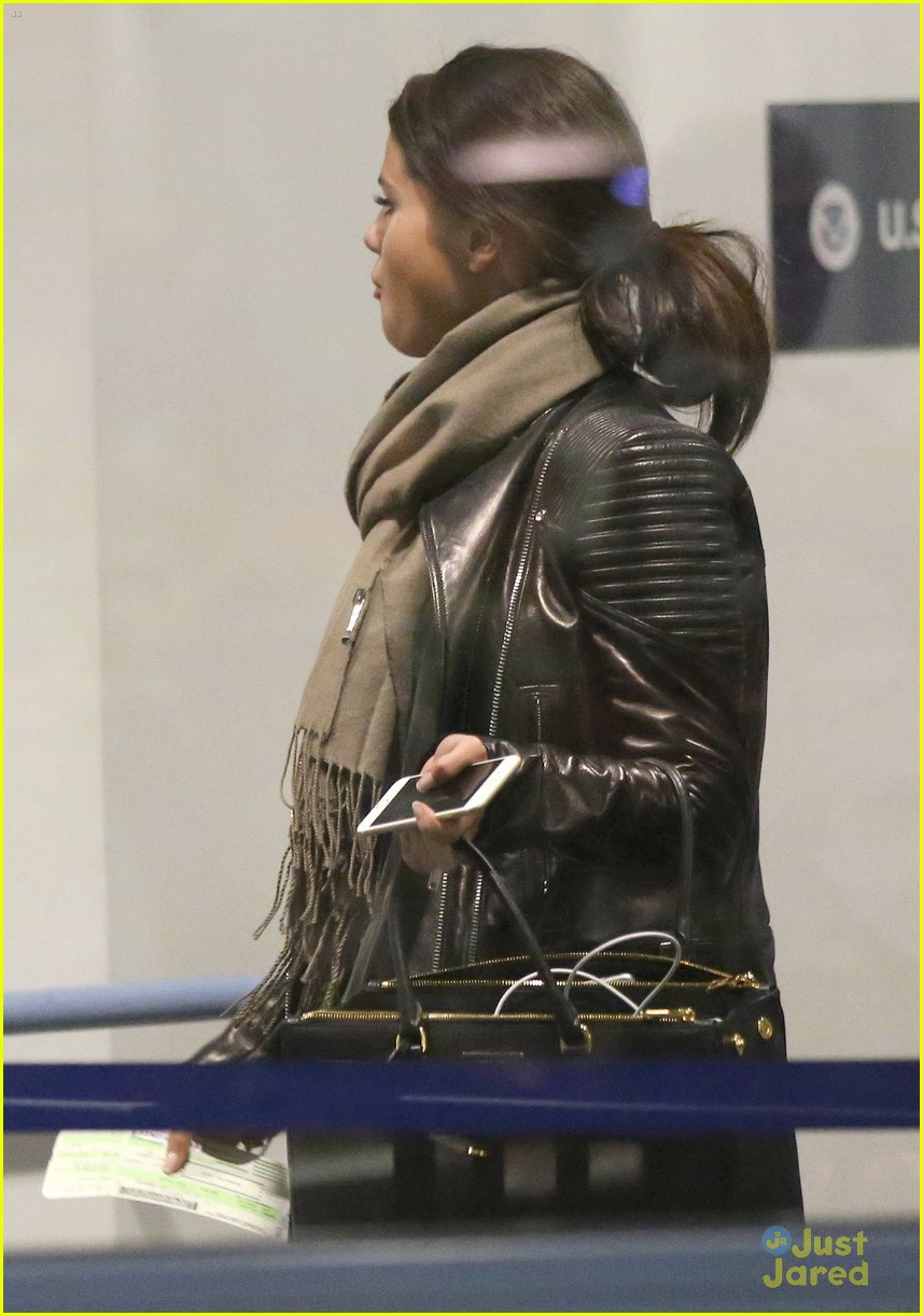 orlando bloom selena gomez walks steps apart from each other at the airport 03