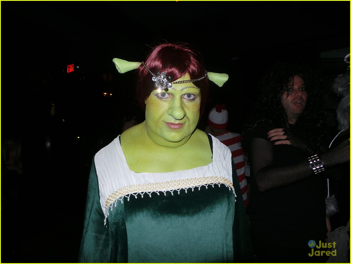 colton haynes lucy hale halloween party costume 03