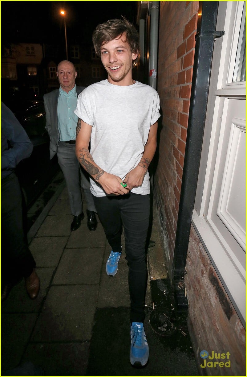 harry styles louis tomlinson nights out separate countries 09