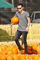 harry styles goes pumpkin picking with erin foster 05