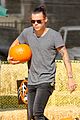 harry styles goes pumpkin picking with erin foster 06