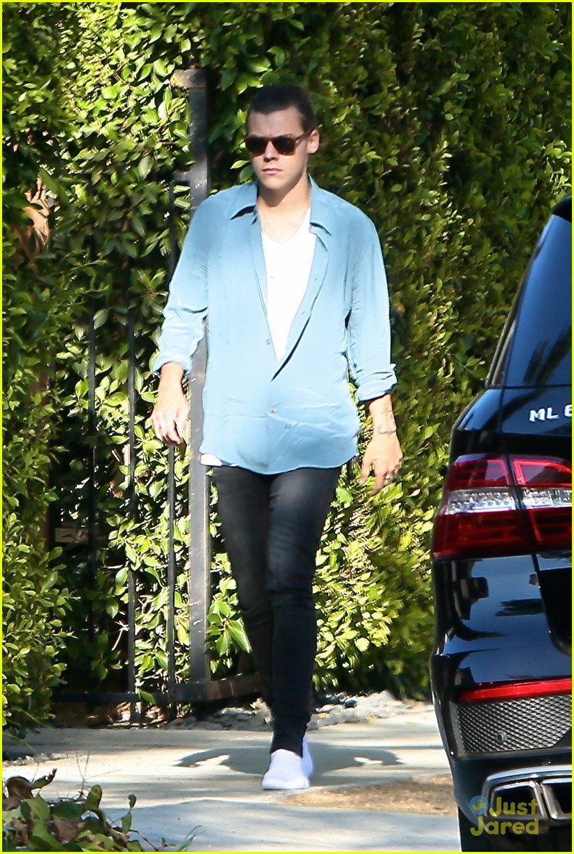 harry styles steps out before taylor swift out of woods drops 02