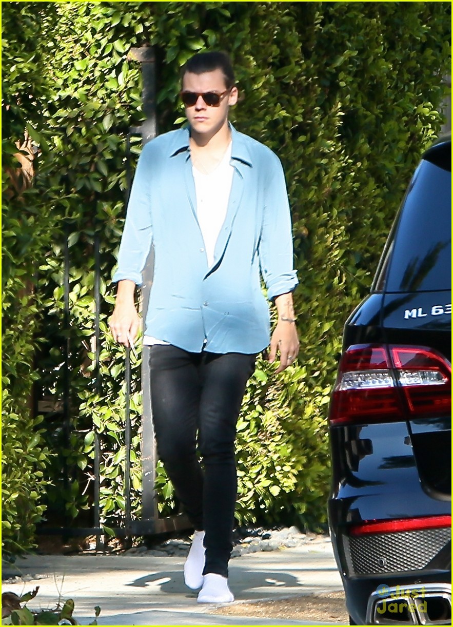 harry styles steps out before taylor swift out of woods drops 09