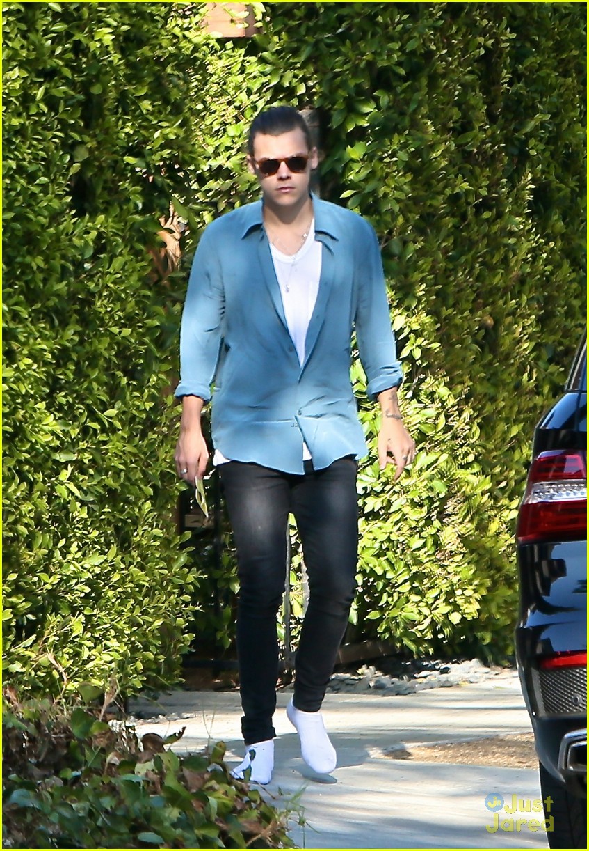 harry styles steps out before taylor swift out of woods drops 16