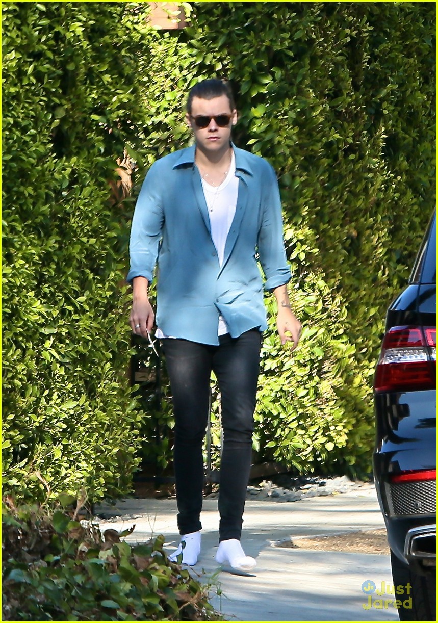 harry styles steps out before taylor swift out of woods drops 17