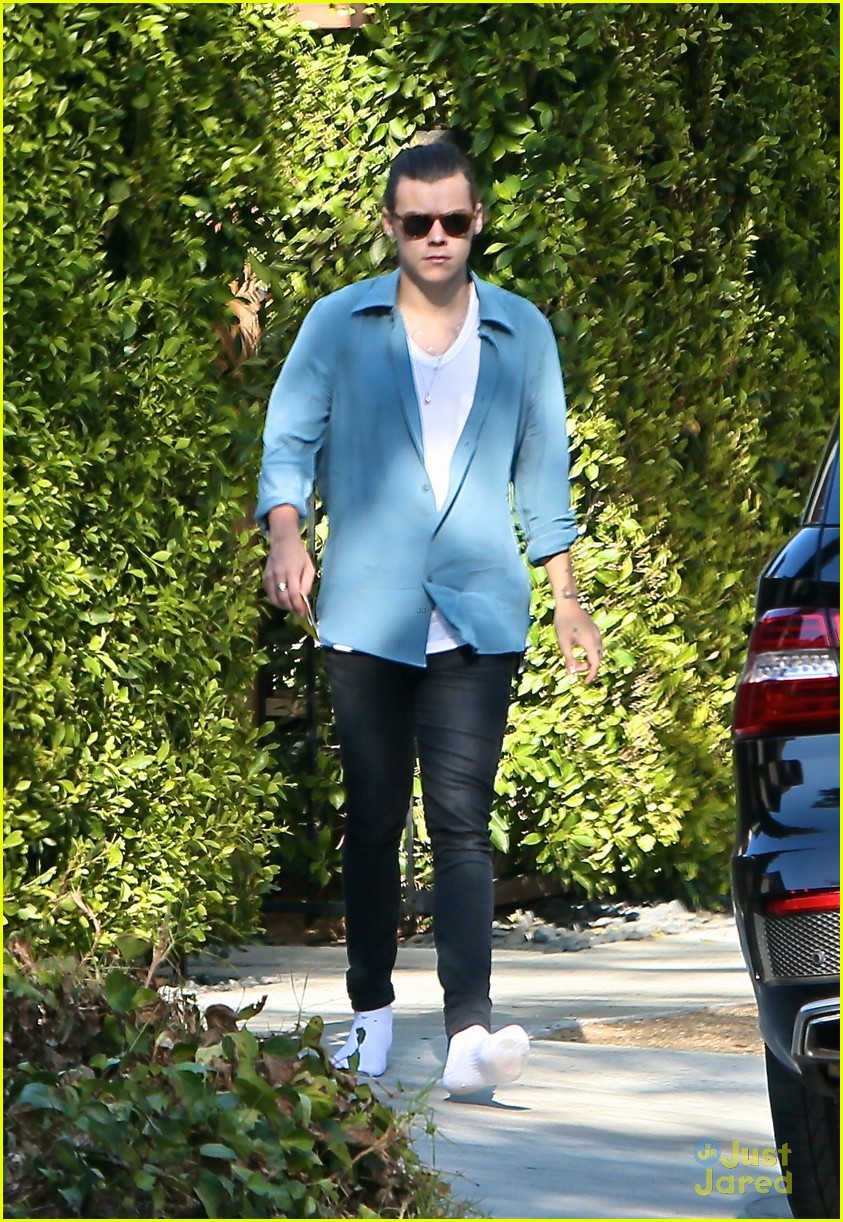 harry styles steps out before taylor swift out of woods drops 18