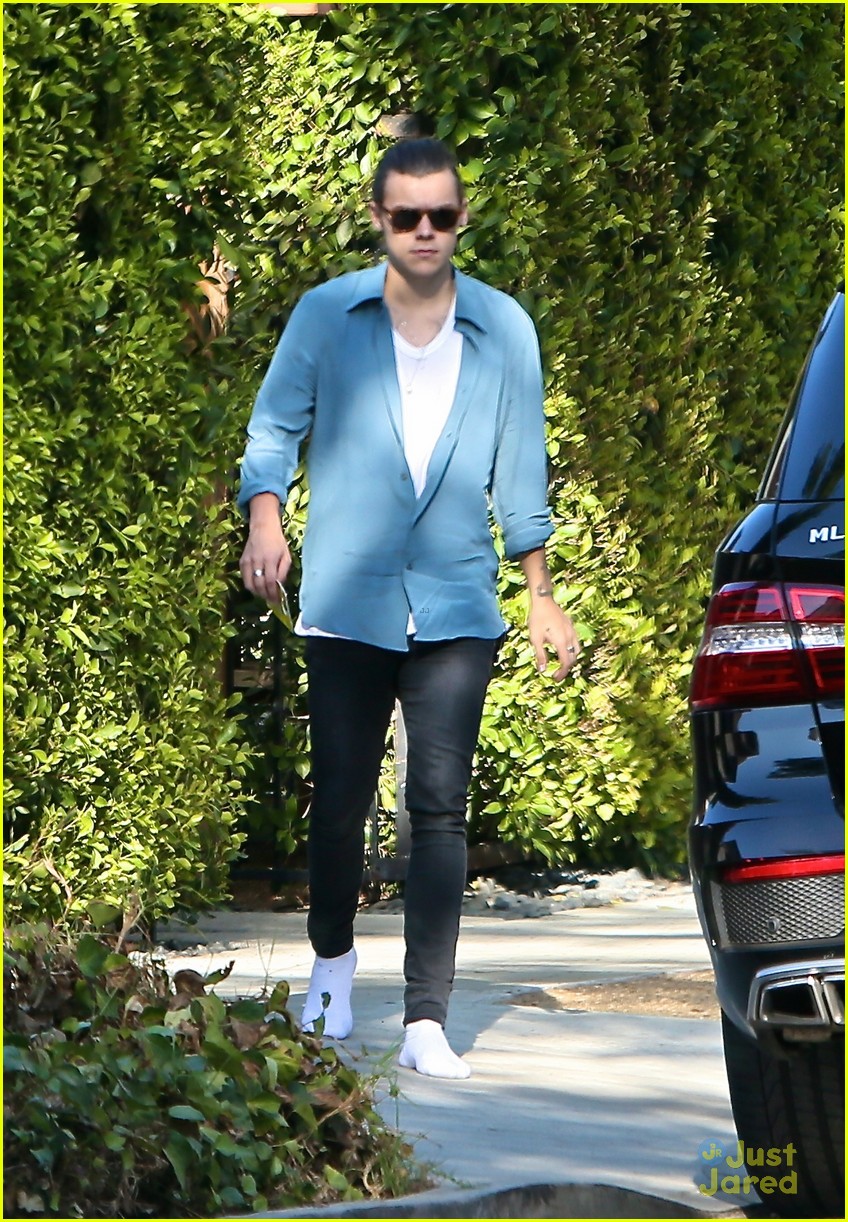 harry styles steps out before taylor swift out of woods drops 19