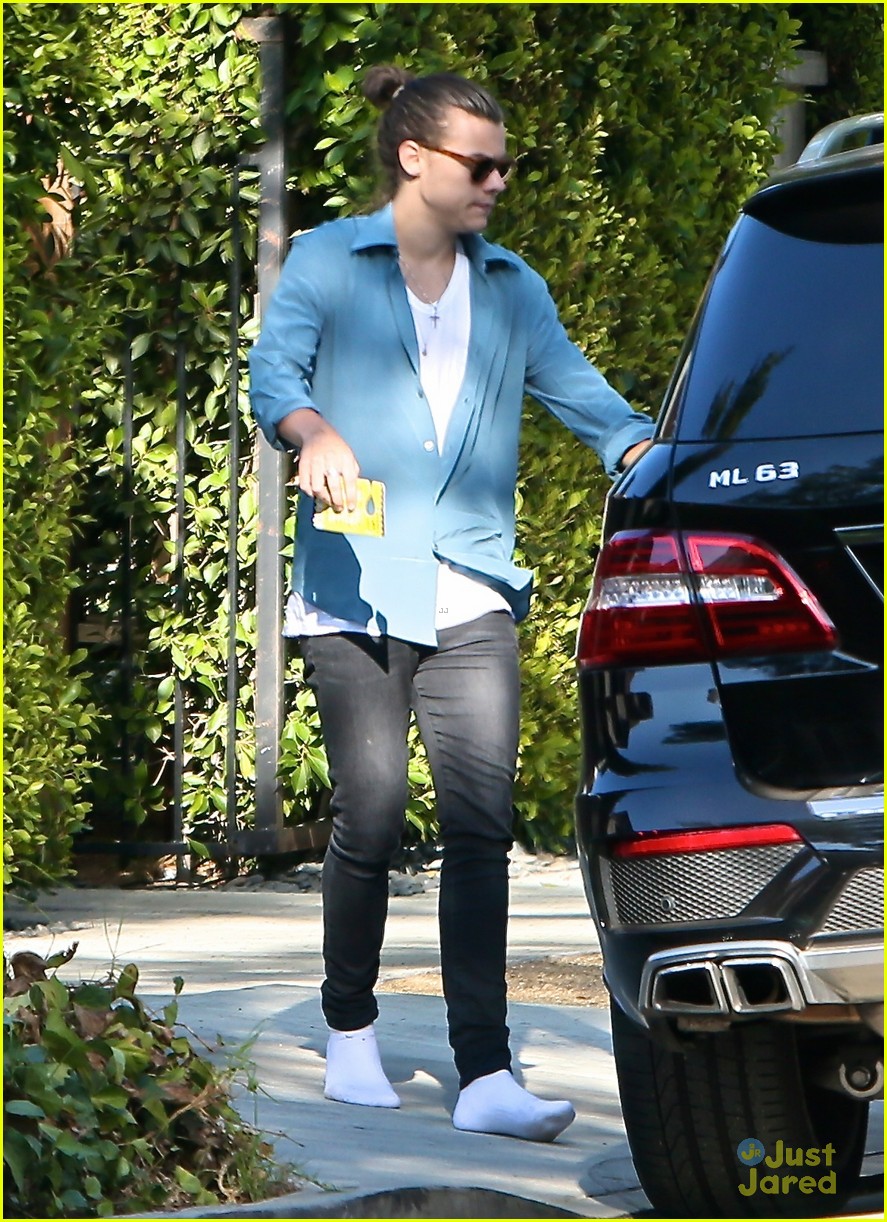 harry styles steps out before taylor swift out of woods drops 26