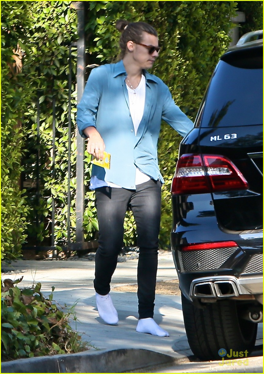 harry styles steps out before taylor swift out of woods drops 27