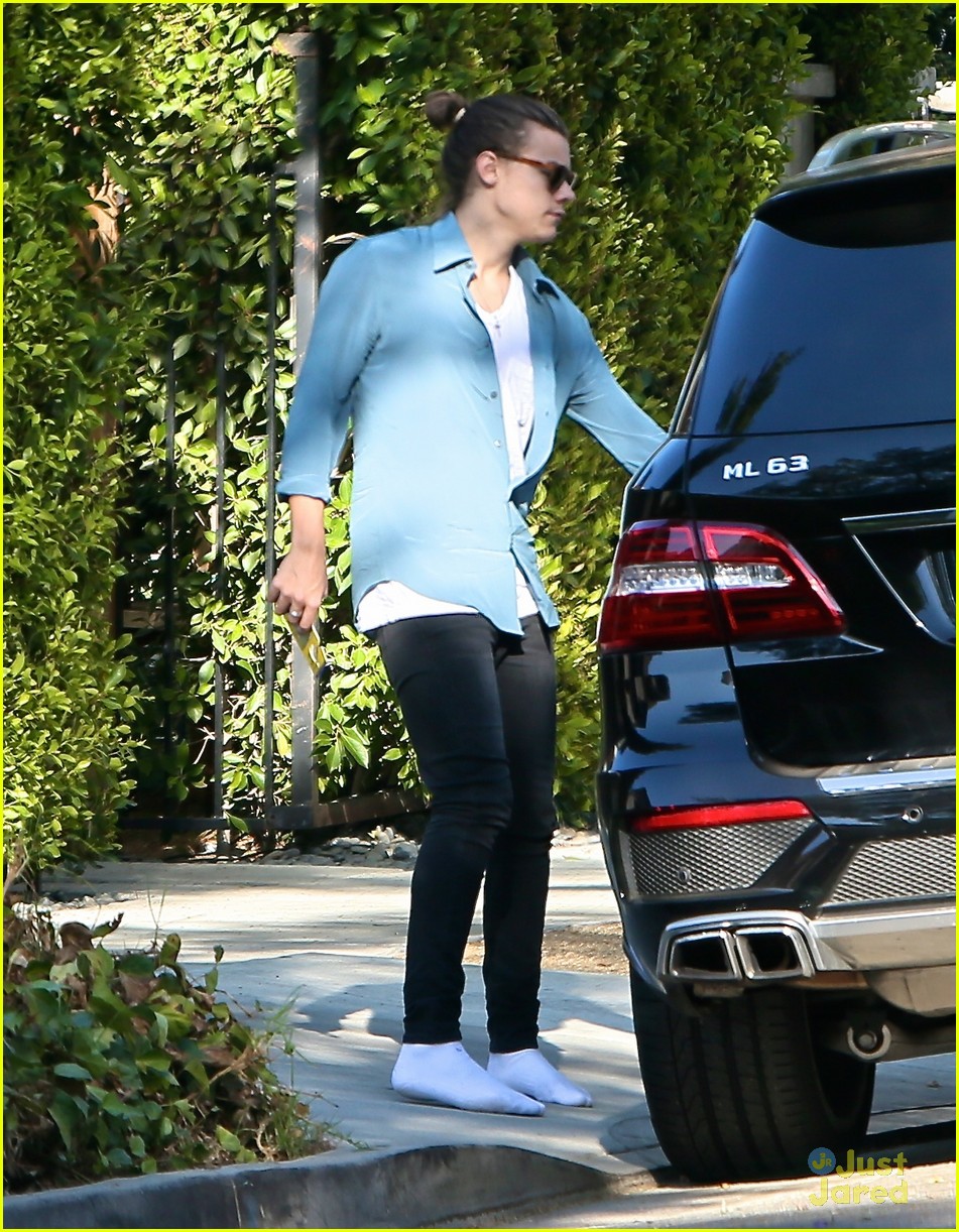 harry styles steps out before taylor swift out of woods drops 30