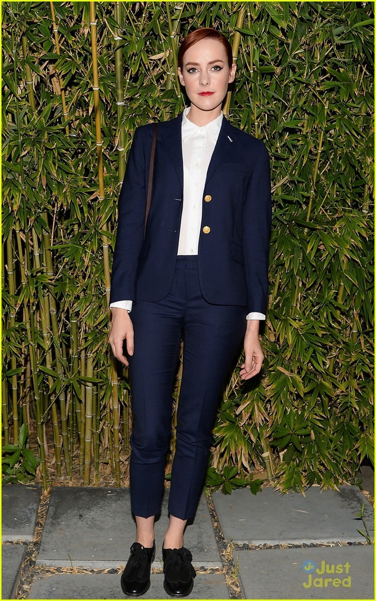 jena malone rocks two chic looks for one long night out 05