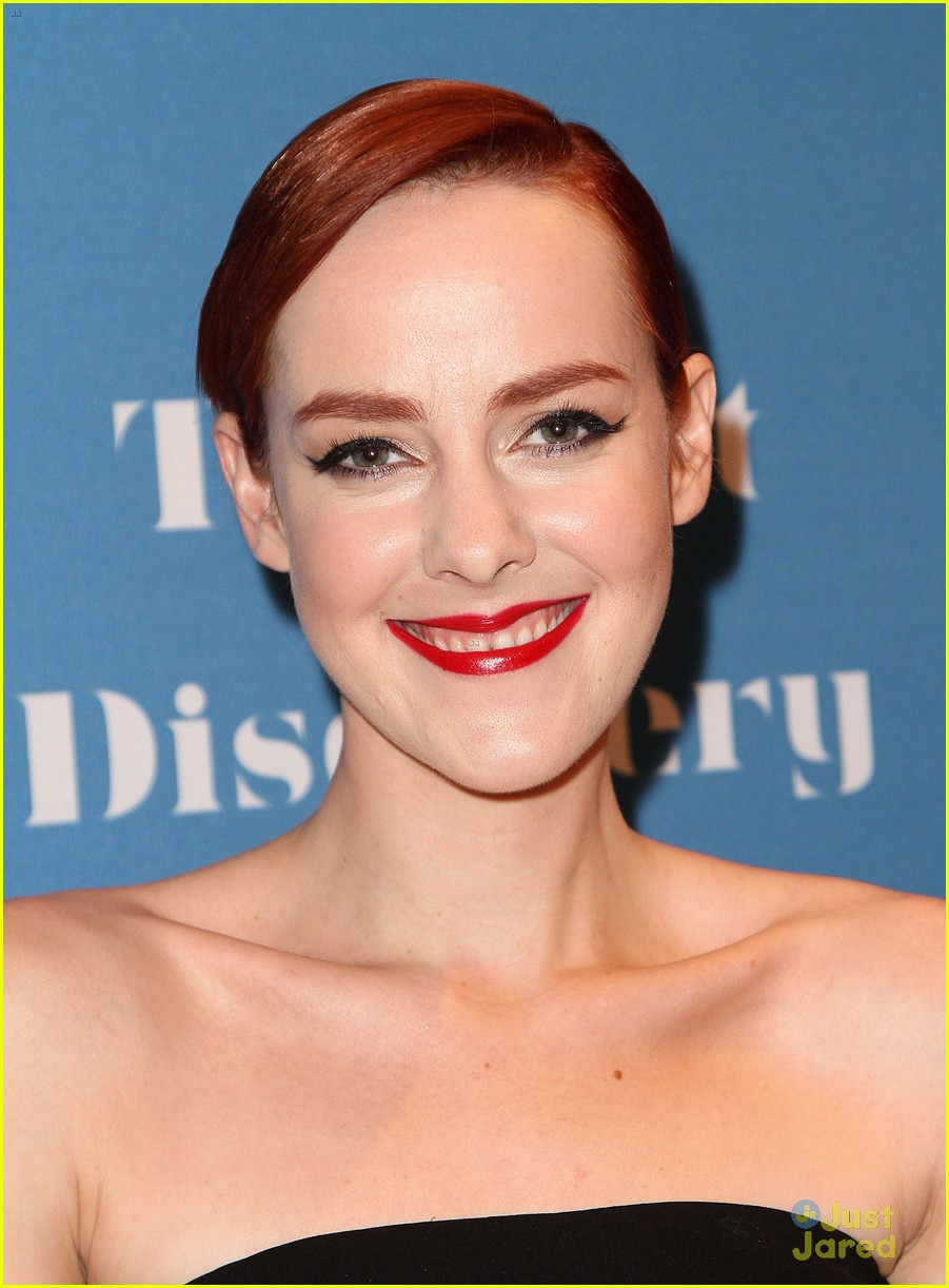 jena malone rocks two chic looks for one long night out 14
