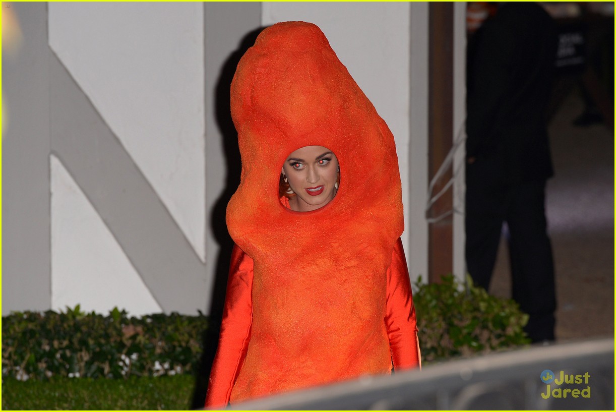katy perry turns into a flaming hot cheeto for halloween 2014 04