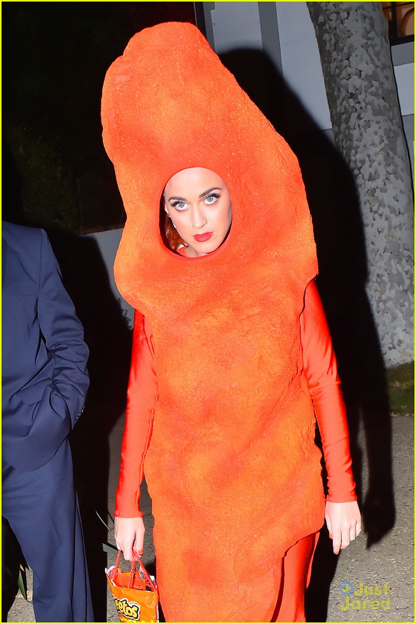 katy perry turns into a flaming hot cheeto for halloween 2014 06