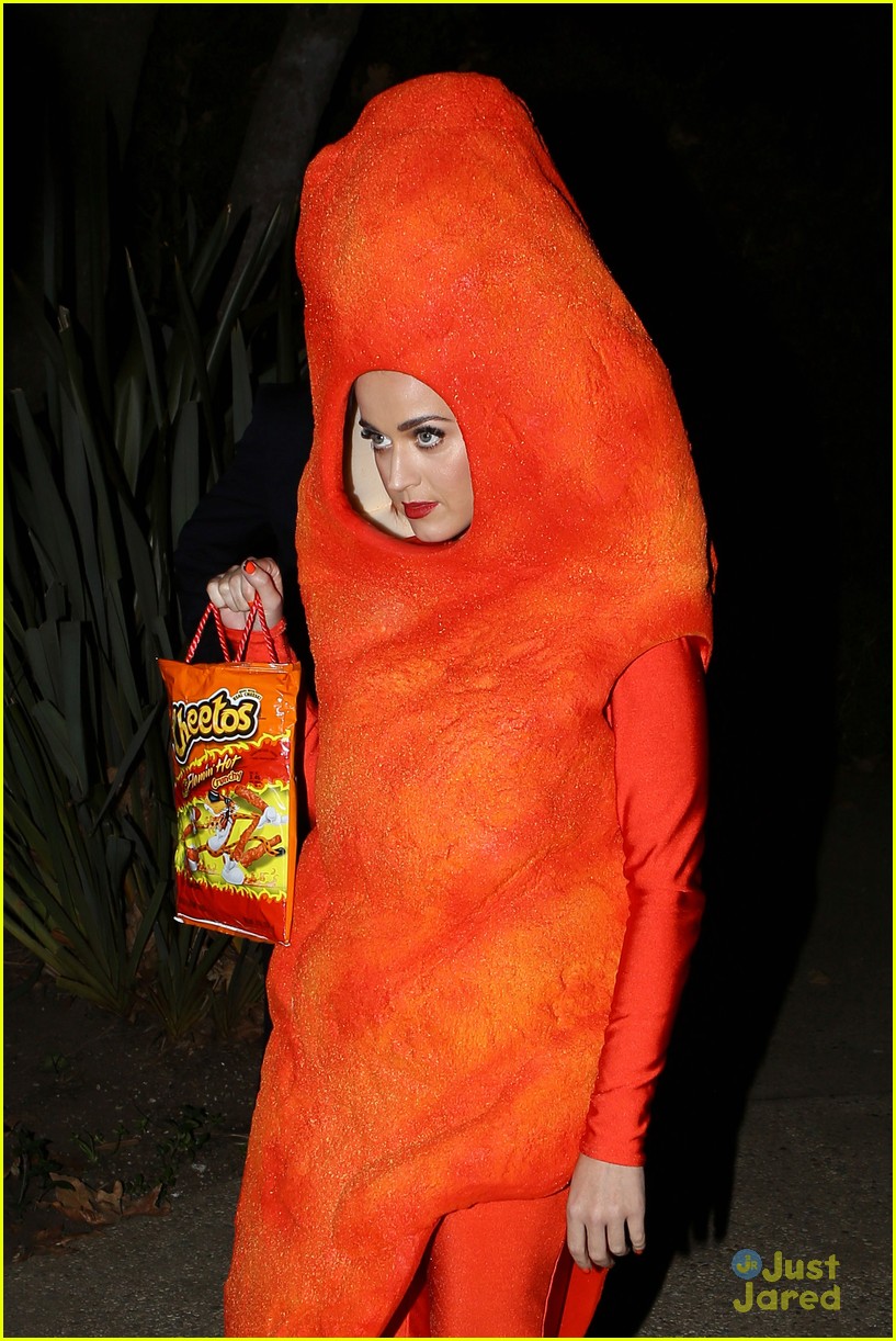 katy perry turns into a flaming hot cheeto for halloween 2014 09