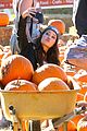 kelli berglund picking pumpkins 02