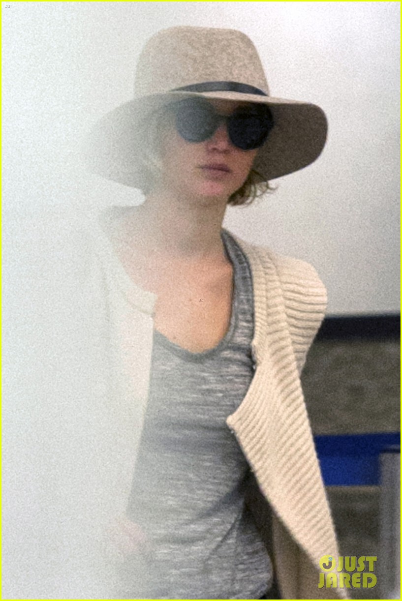 jennifer lawrence touches down at lax after serena 09
