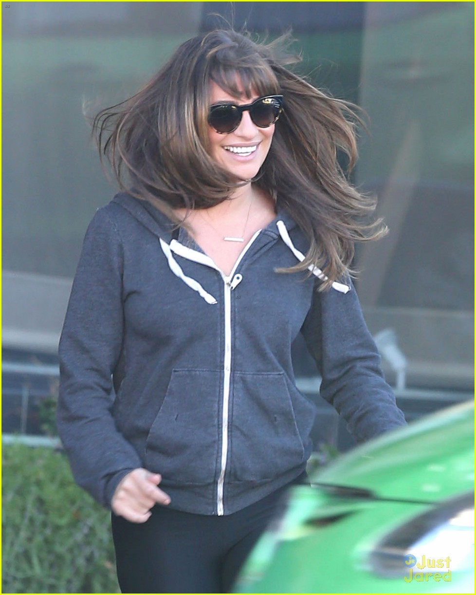 lea michele gets back to her car in time 02