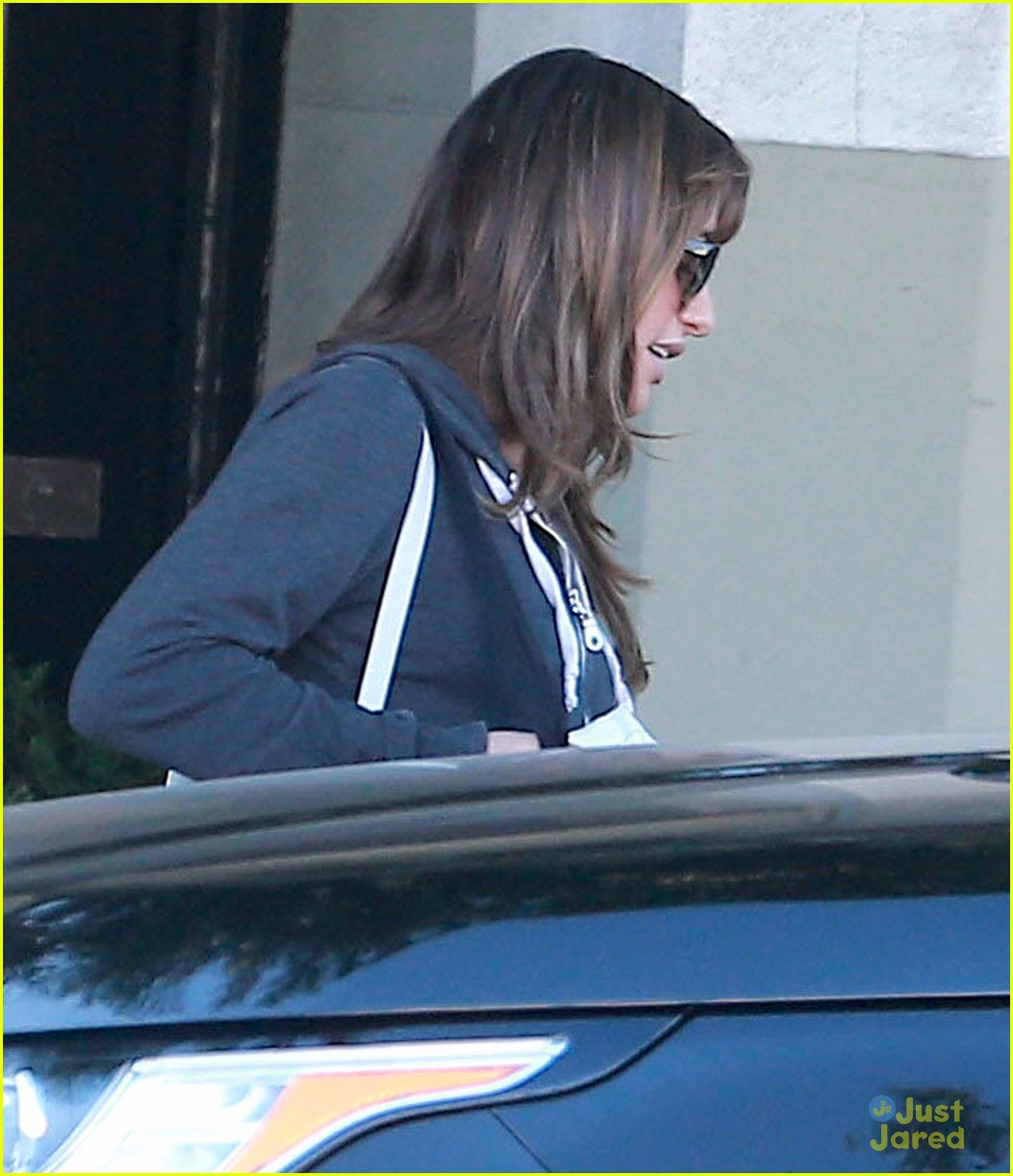 lea michele gets back to her car in time 07