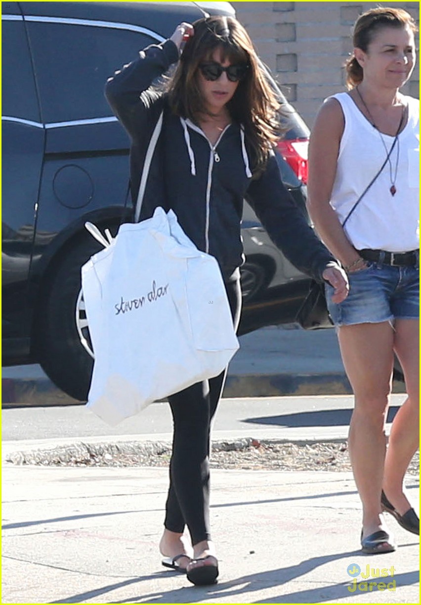 lea michele gets back to her car in time 09