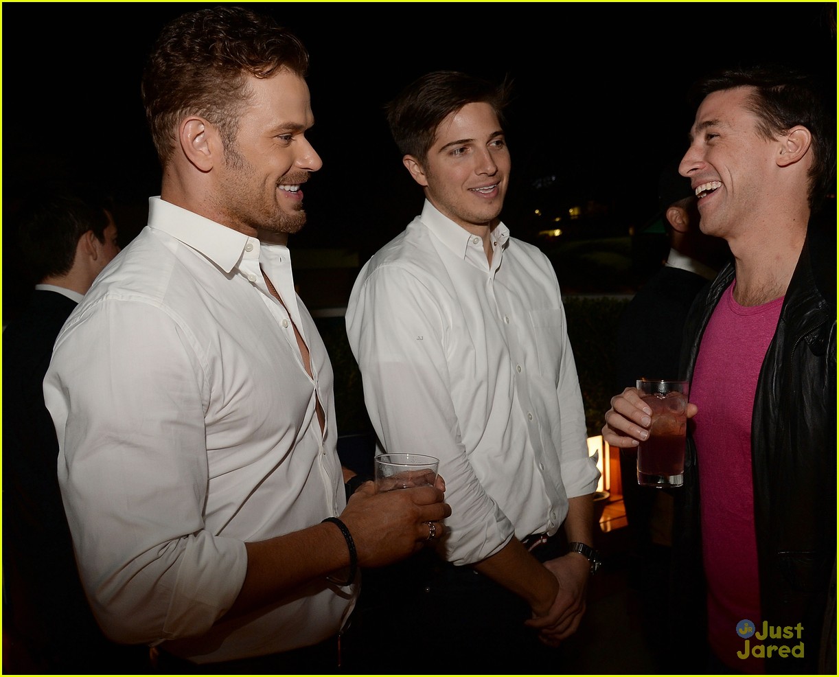 kellan lutz handsome at tods cocktail party 06