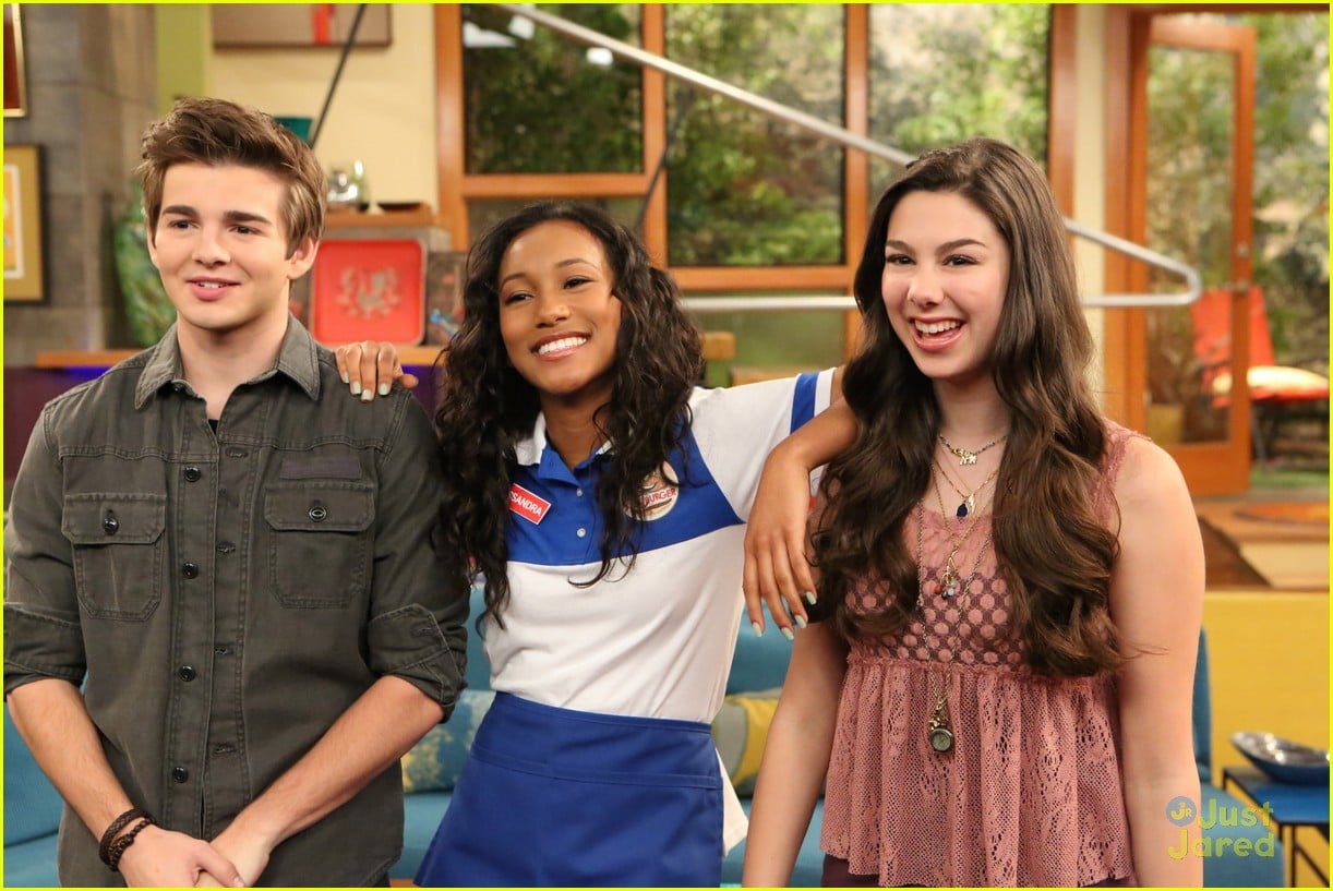 NickALive!: Kira Kosarin Opens Up About Working on 'The Thundermans
