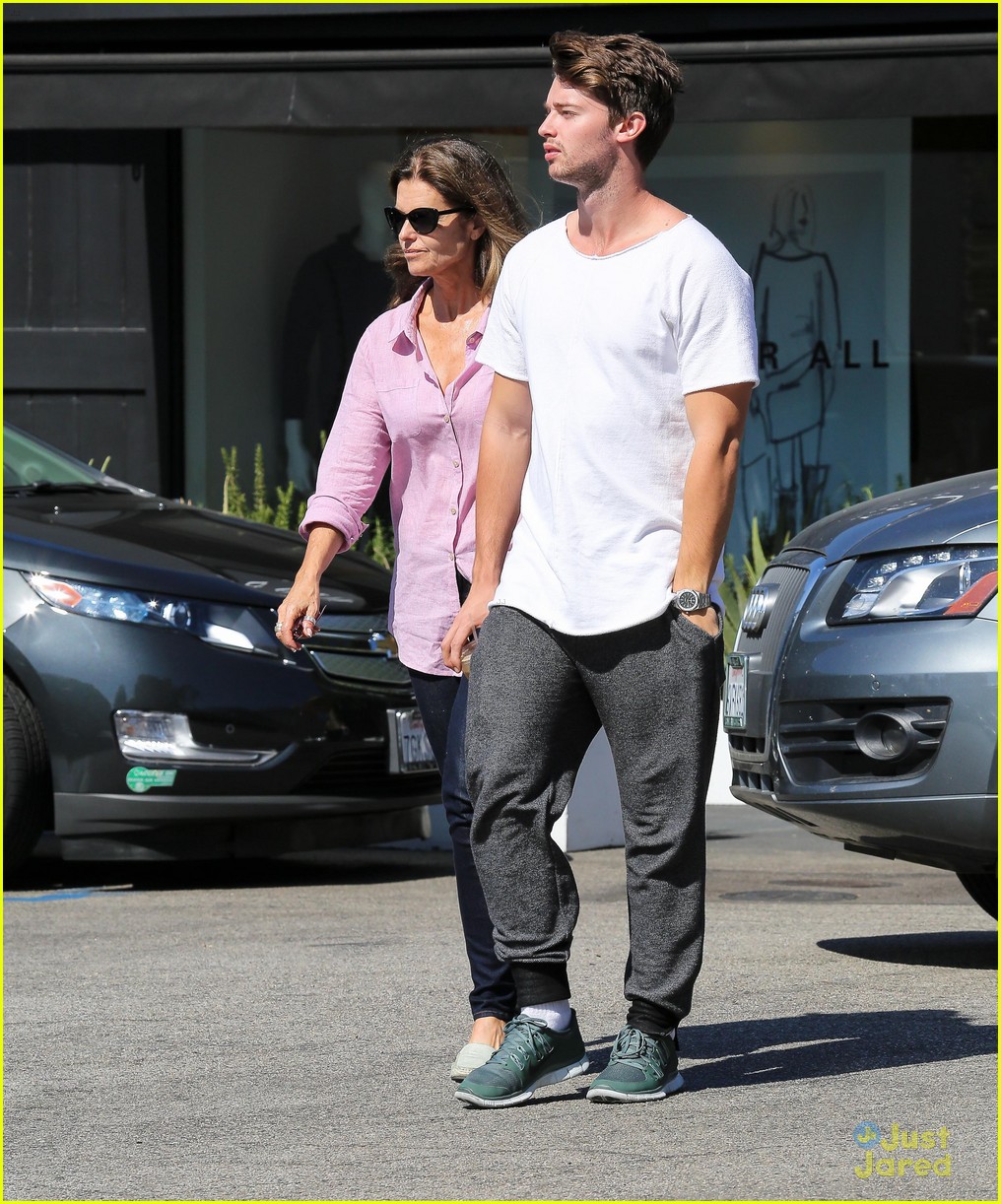 patrick schwarzenegger spends the morning with his mom 03