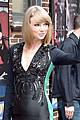 taylor swifts 1989 set for record breaking 1 million sales week 04