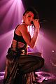 fka twigs toned arms on display at london concert 04