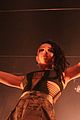 fka twigs toned arms on display at london concert 12
