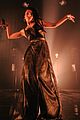 fka twigs toned arms on display at london concert 18