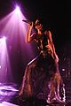 fka twigs toned arms on display at london concert 19