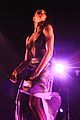 fka twigs toned arms on display at london concert 20