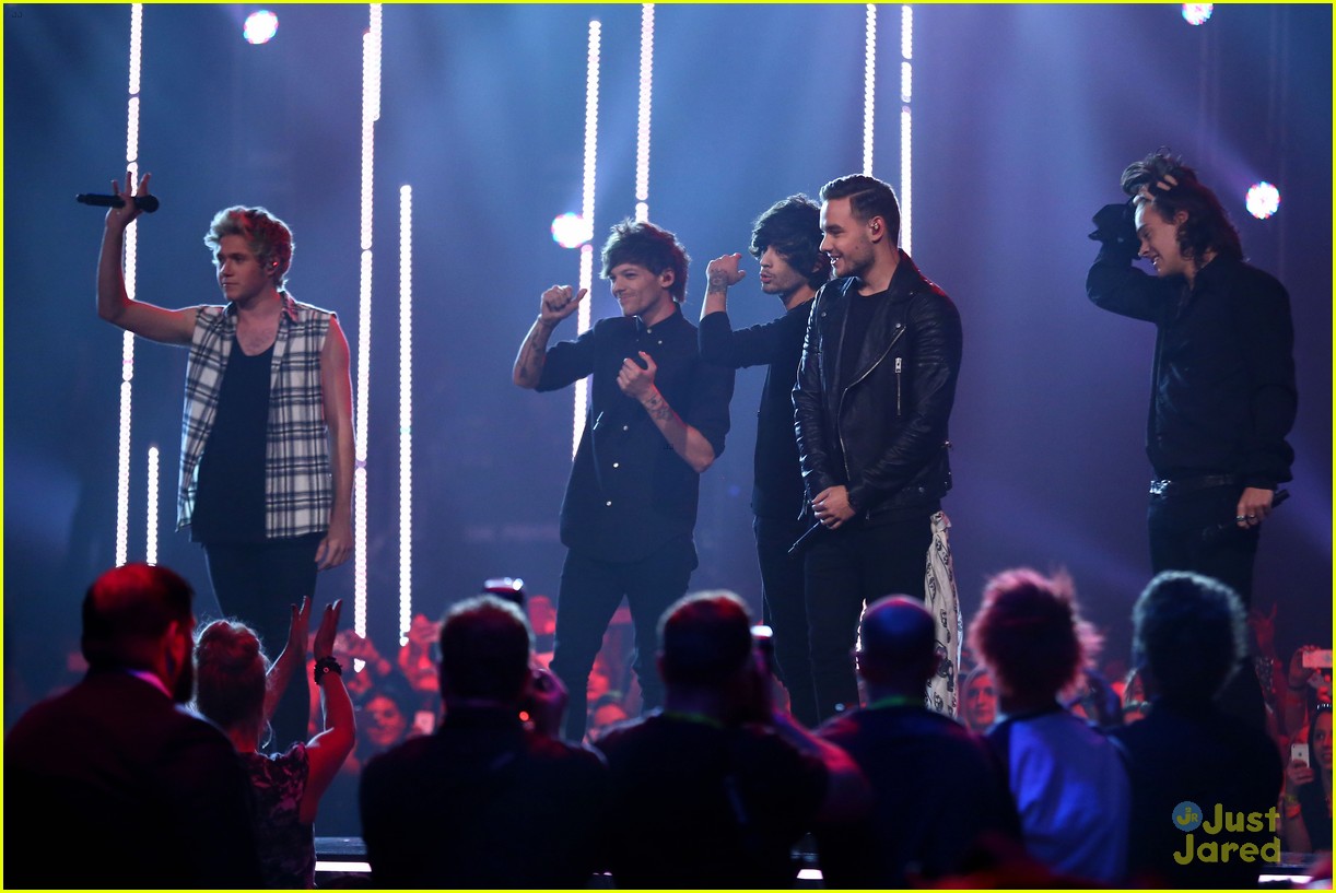 one direction steal my girl aria awards 2014 performance 09