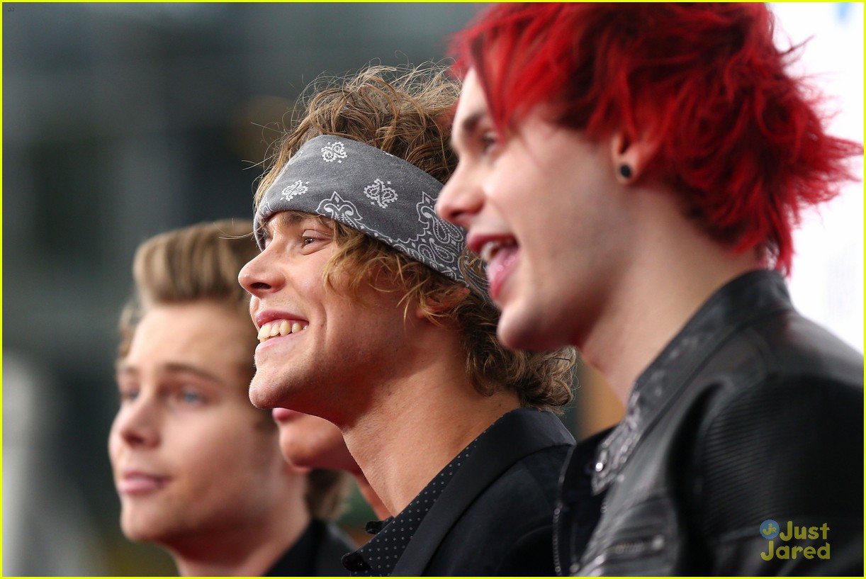 5 seconds of summer 2014 aria awards performance 09