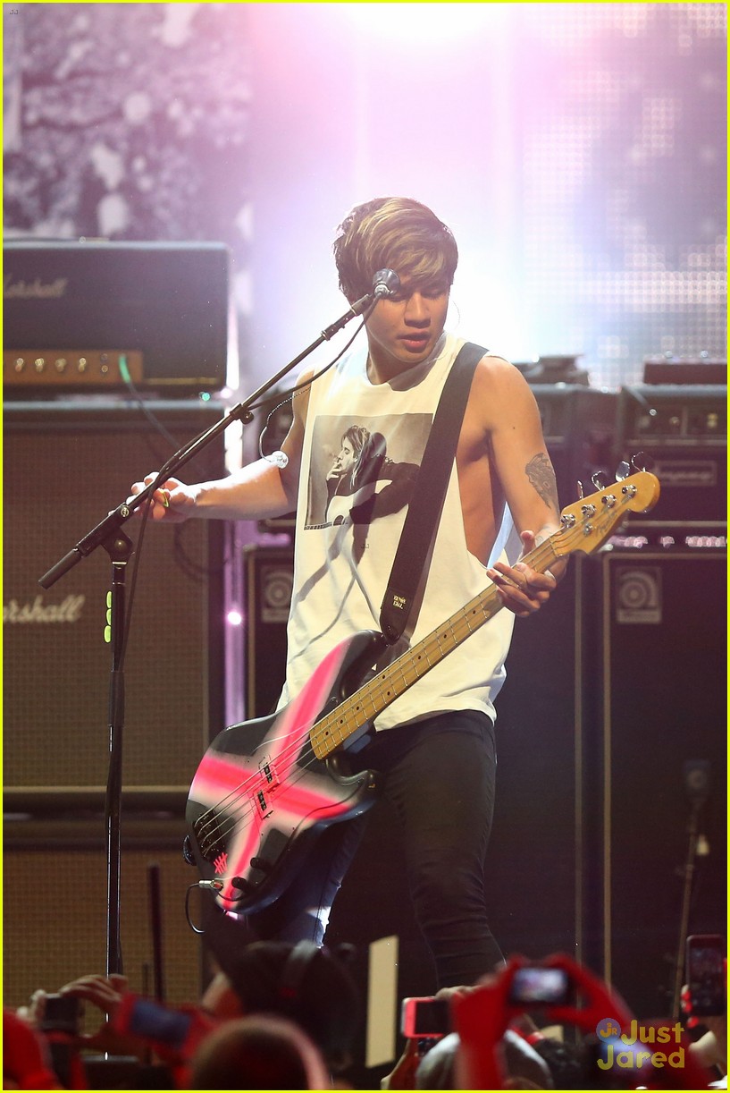 5 seconds of summer 2014 aria awards performance 13
