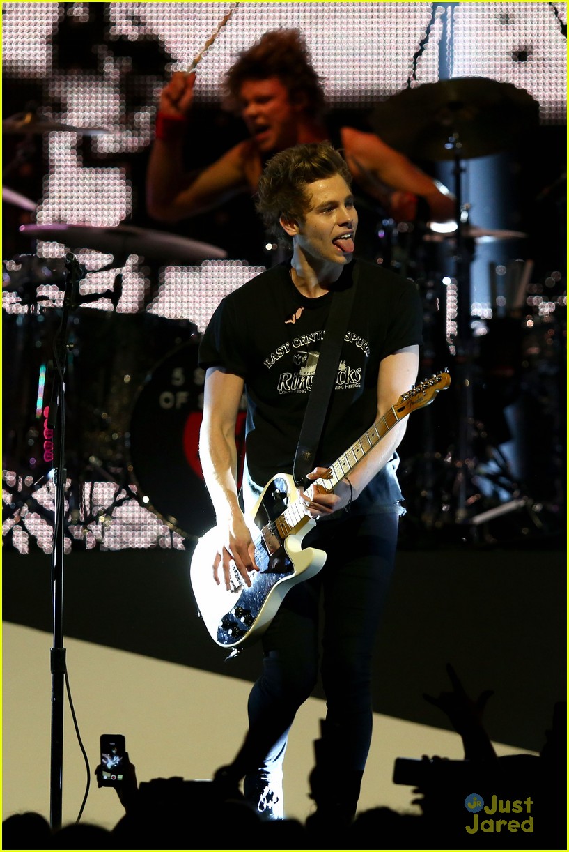 5 seconds of summer 2014 aria awards performance 14