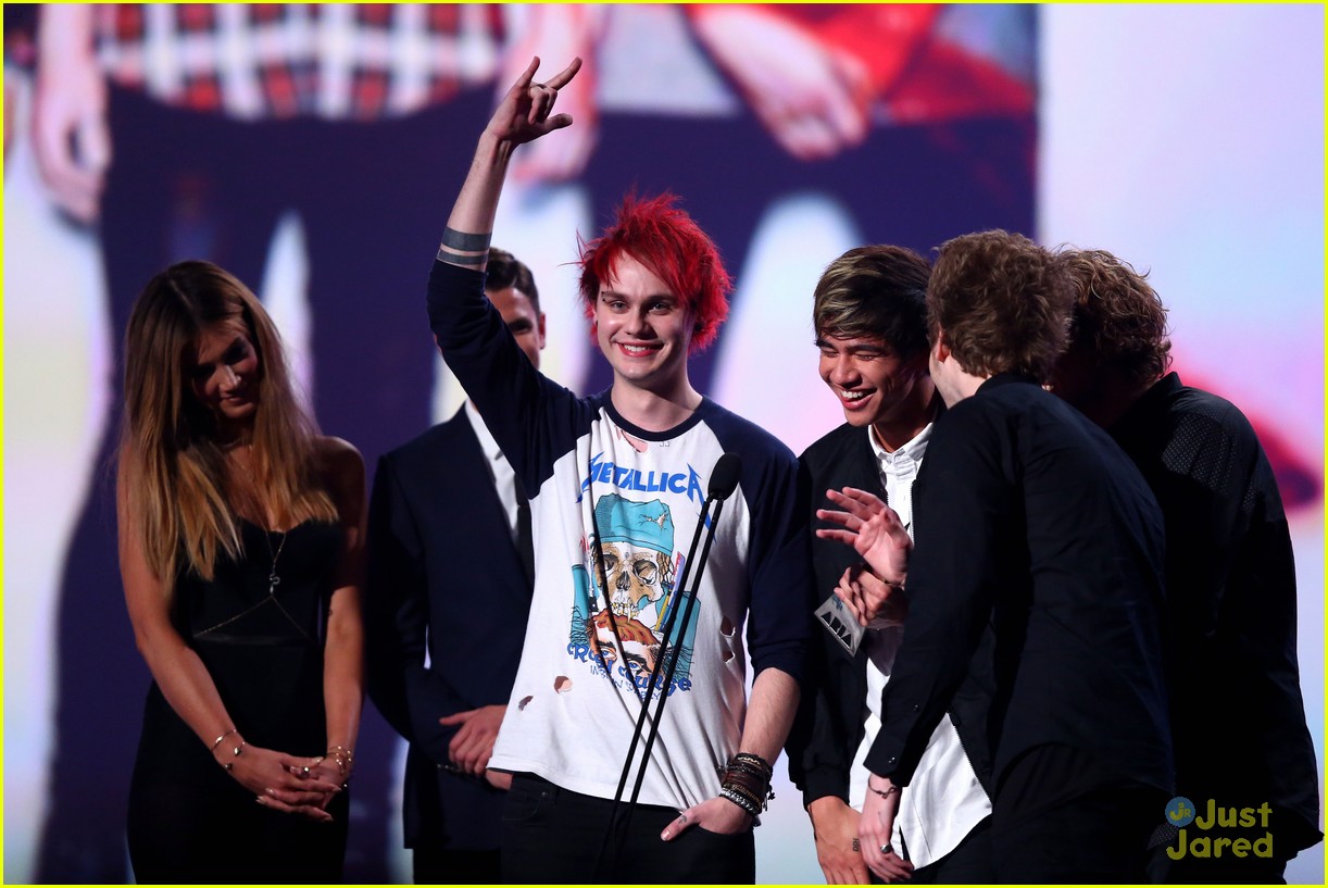 5 seconds of summer 2014 aria awards performance 17