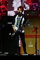 5 seconds of summer 2014 aria awards performance 05