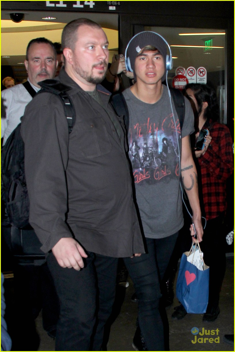 5 seconds summer lax fan filled arrival 03