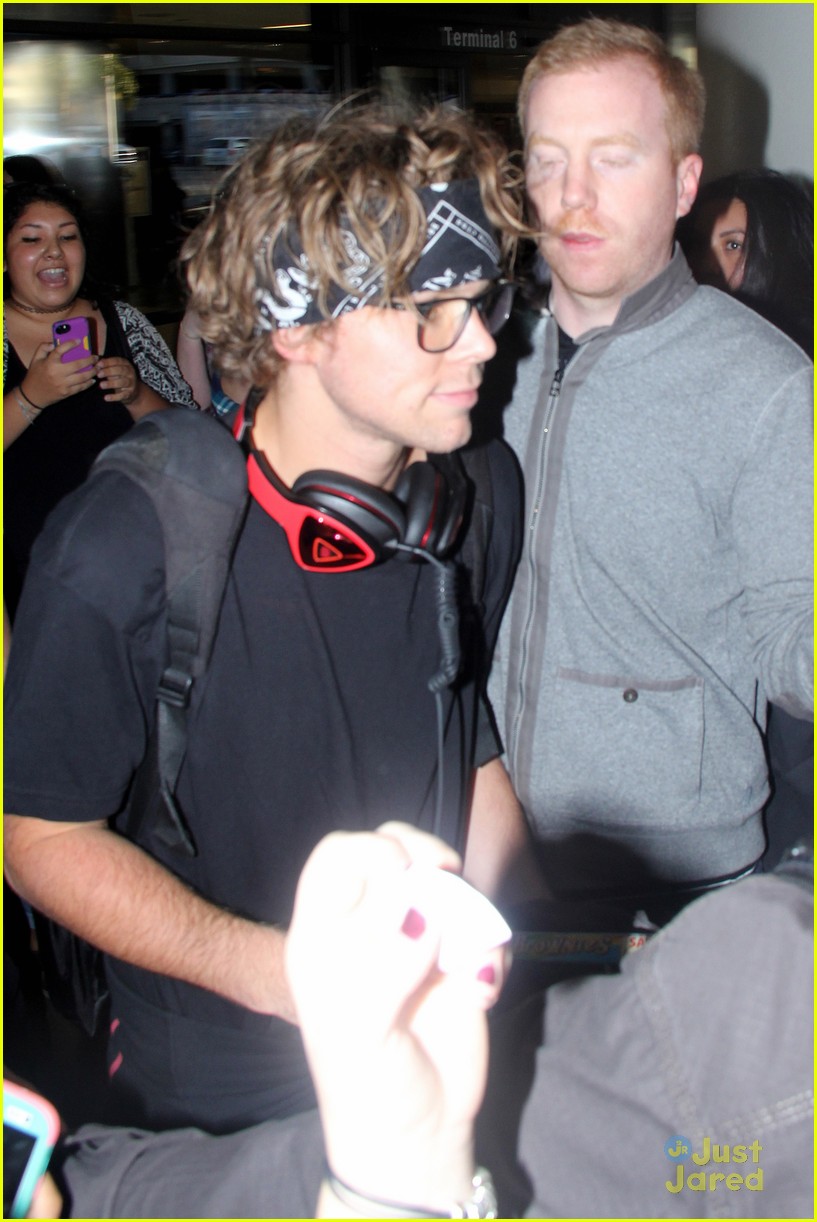 5 seconds summer lax fan filled arrival 04