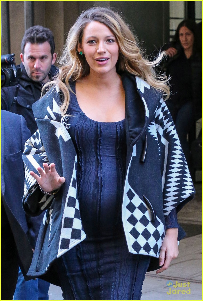 blake lively baby bump out about 03