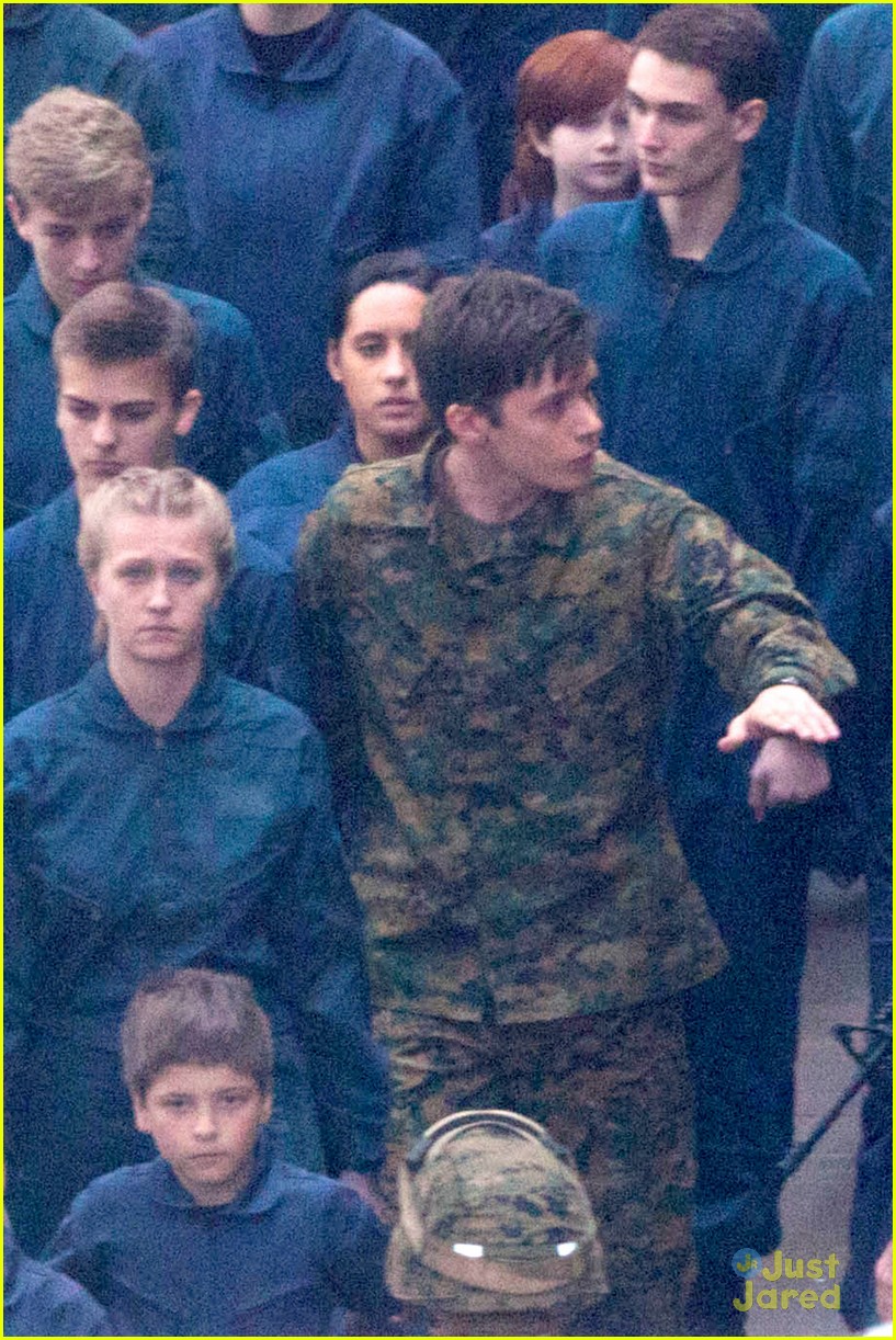 chloe moretz is surrounded by blue on fifth wave set 12