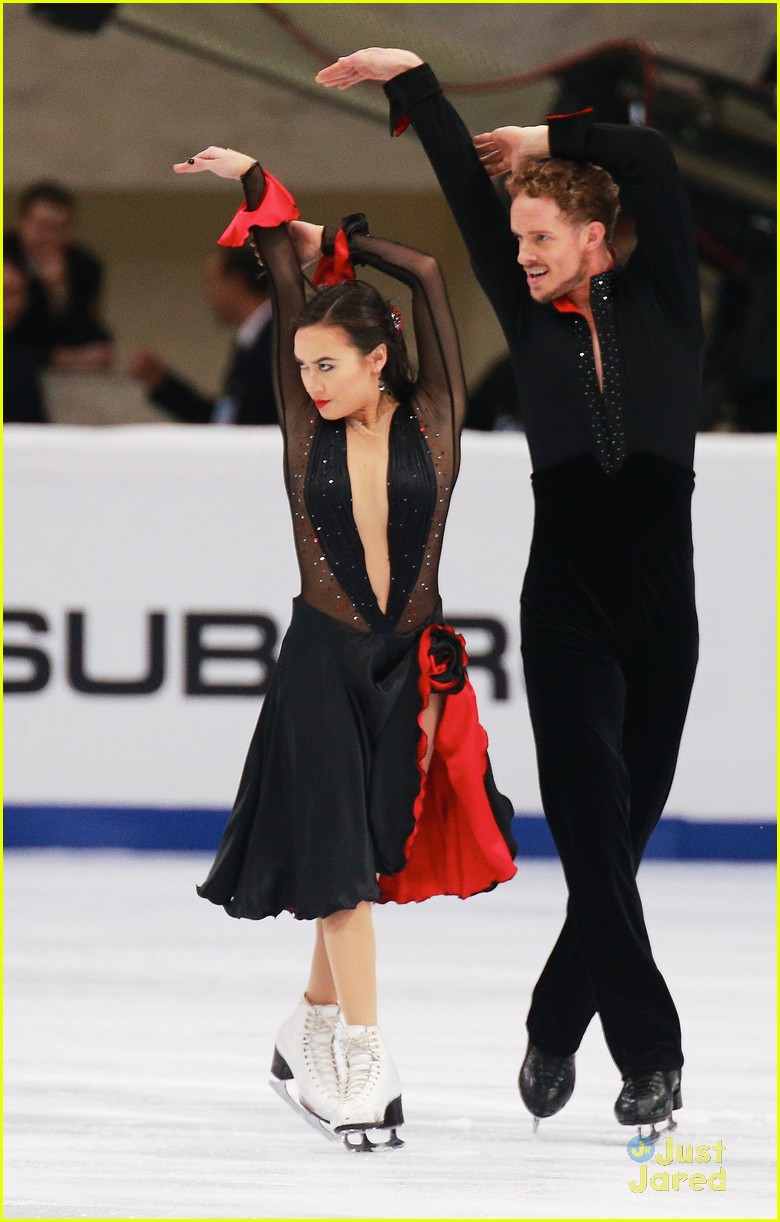 madison chock evan bates win rostelcom cup russia pairs 02